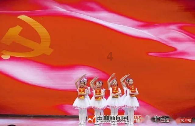 妻子6年前因胃癌去世，如今14岁的儿子又患癌，男子忍不住落泪